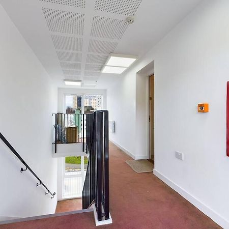 Chic City Centre Apartment With Allocated Parking Swansea Exterior photo