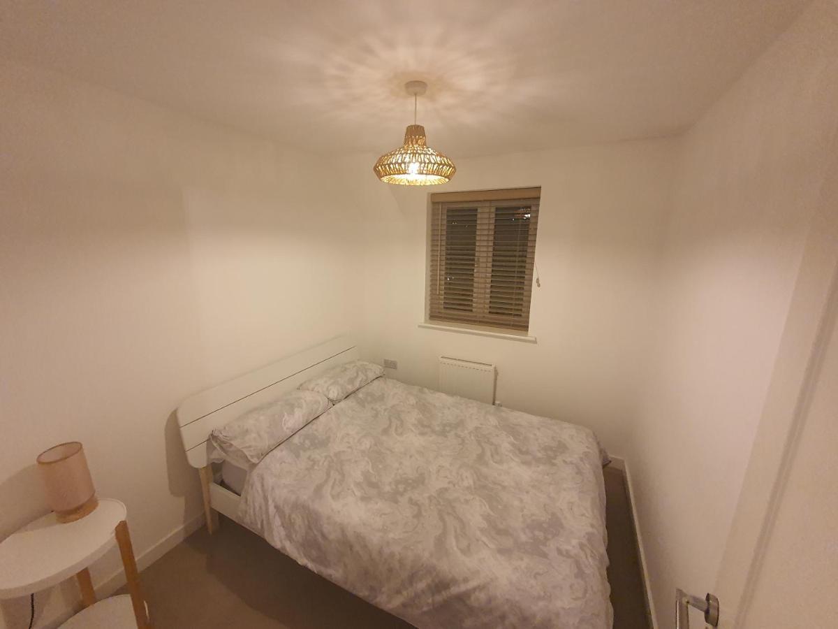 Chic City Centre Apartment With Allocated Parking Swansea Exterior photo